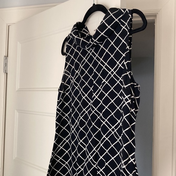 Banana Republic sleeveless window-pane black and white top - Picture 7 of 12